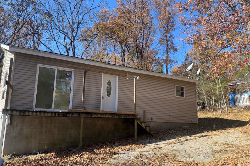 35 Sandy Pt Goreville, IL 62939, Johnson County