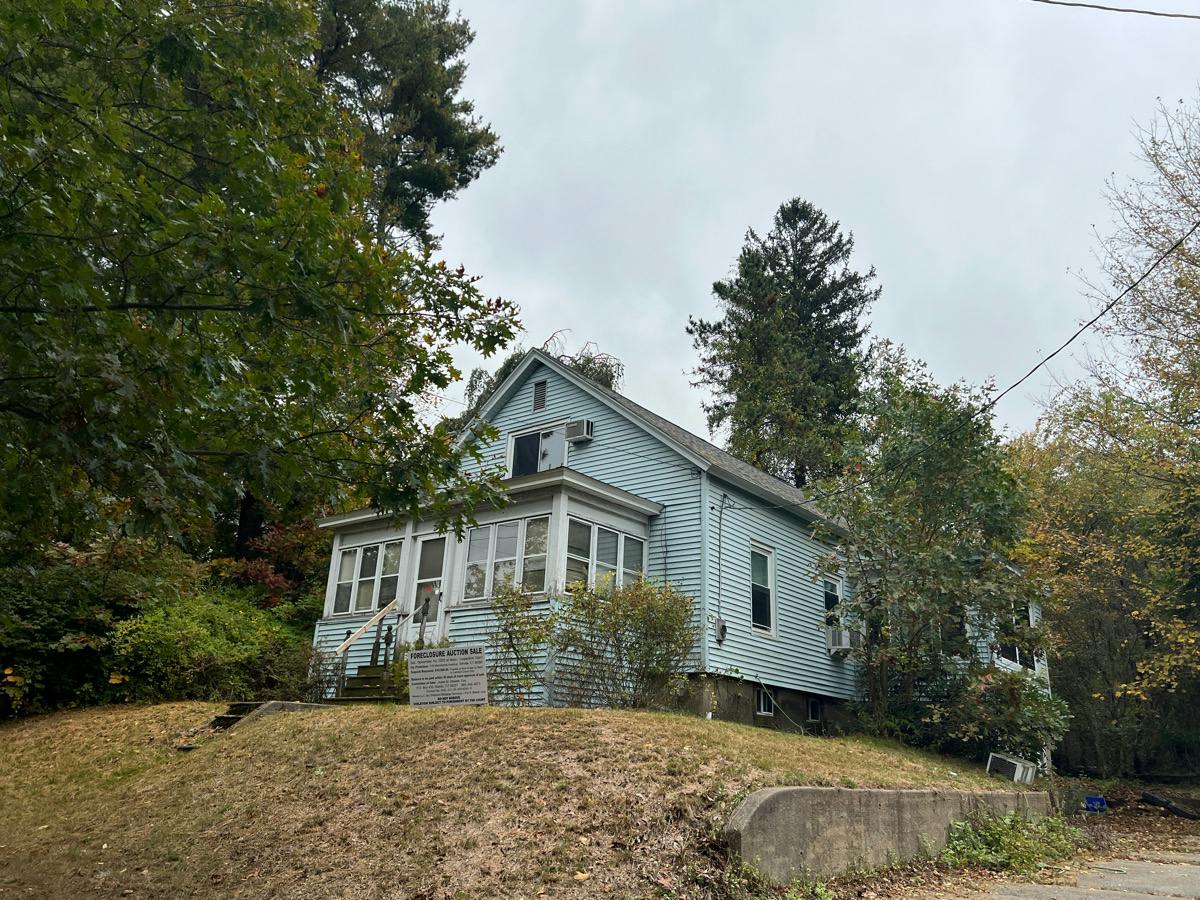 Merchants Ave, Taftville, CT 06380