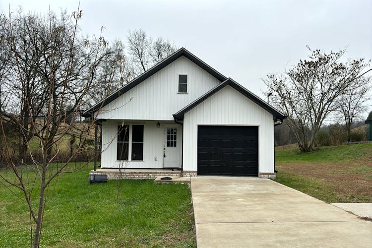 271 Chicken Creek Rd Pulaski, TN 38478, Giles County