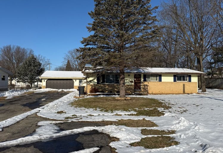 421 E Main St Rockton, IL 61072, Winnebago County