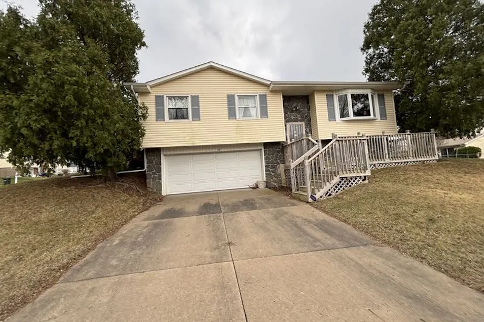 4105 Greenway Dr Davenport, IA 52804, Scott County