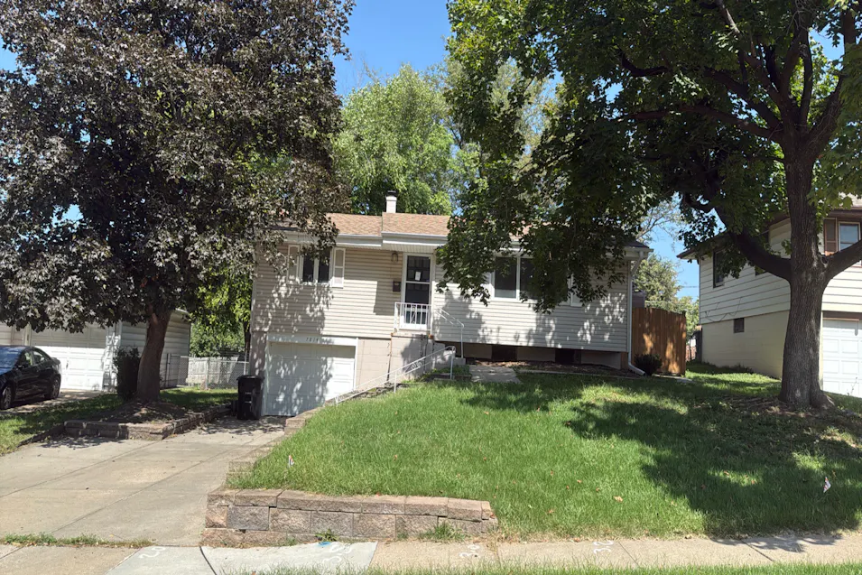 7814 Parker St Omaha, NE 68114, Douglas County