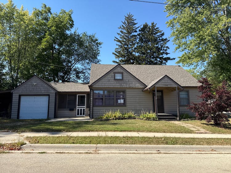 1316 James Avenue Rockford, IL 61107, Winnebago County