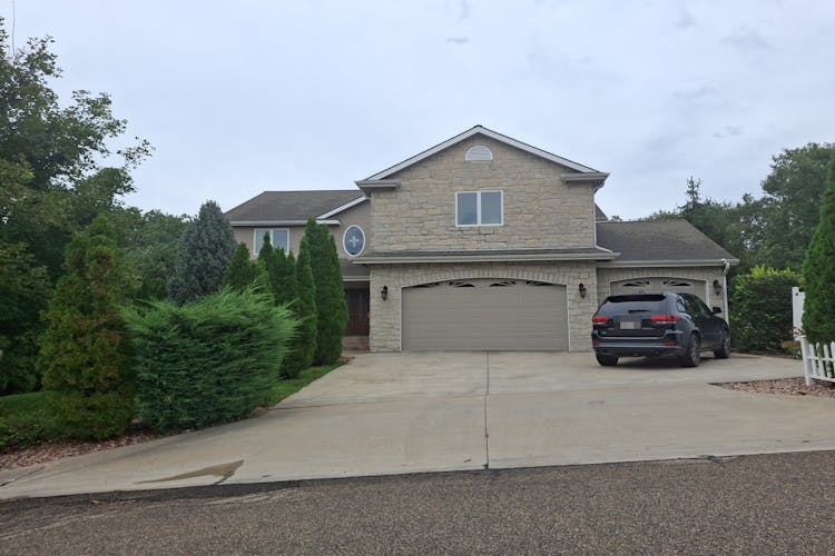 1017 N Mill Point Cir Manhattan, KS 66503, Riley County