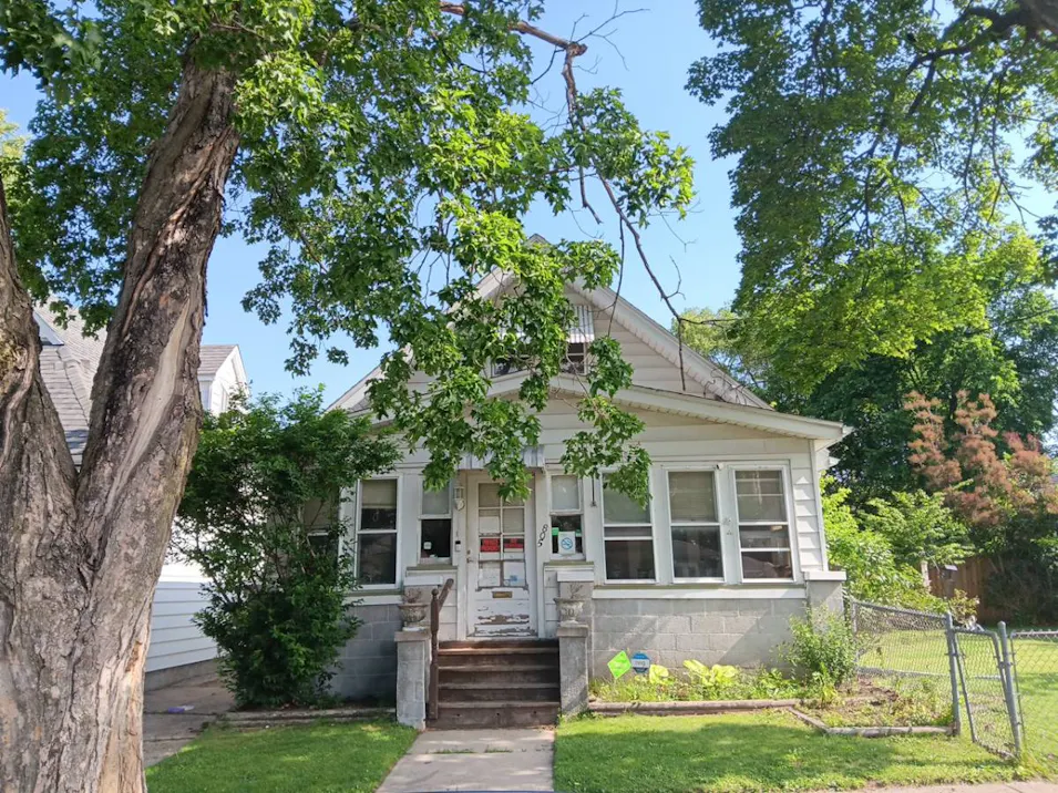 805 West Thrush Avenue Peoria, IL 61604, Peoria County