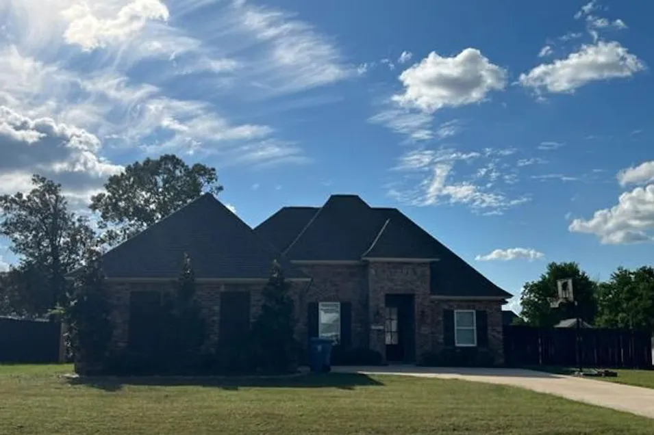 6101 Pelican Point Loop Keithville, LA 71047, Caddo County