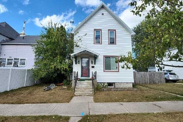 1614 Sherman St Marinette, WI 54143, Marinette County