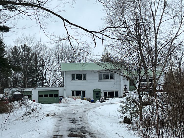 8758 8 Mile Rd Kaleva, MI 49645, Manistee County