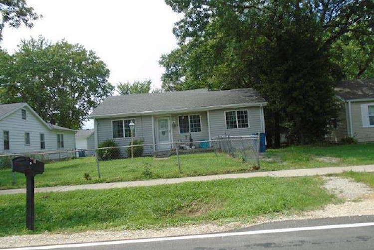303 N Main St La Monte, MO 65337, Pettis County