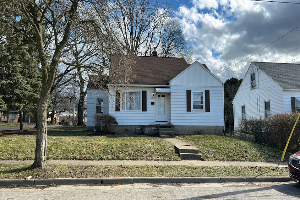 1839 9th St SW Akron, OH 44314, Summit County