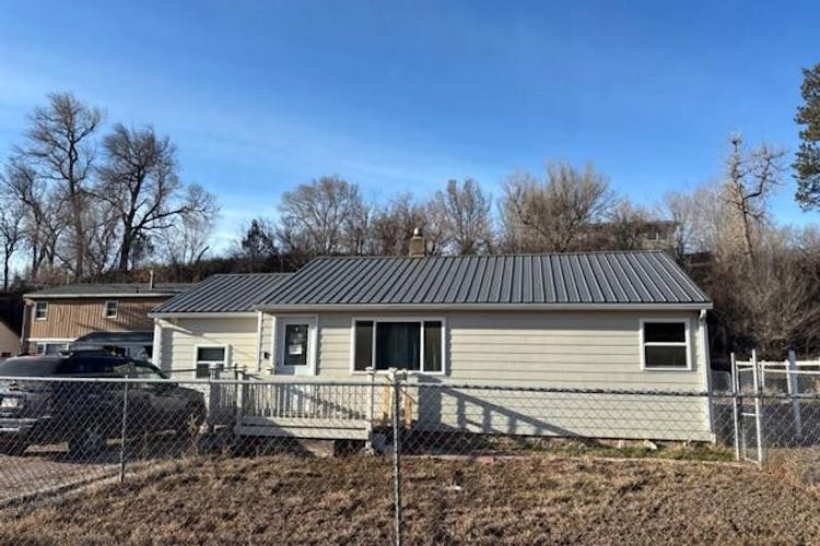 830 S Chicago St Hot Springs, SD 57747, Fall River County