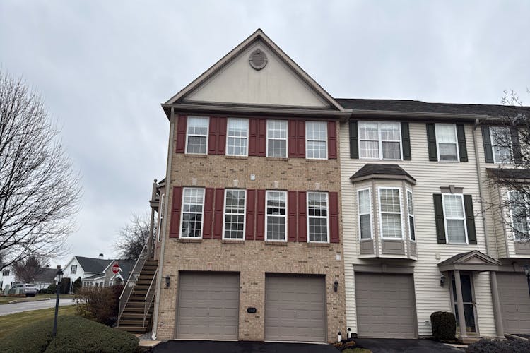 340 Harvest Field Lane 9m York, PA 17403, York County