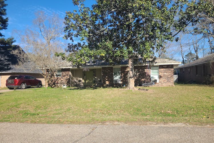 26184 Fallen Oaks Dr Denham Springs, LA 70726, Livingston County