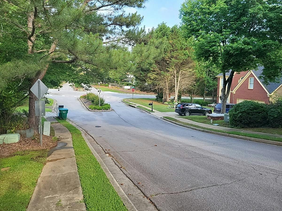 Saddle Bend Trl, Snellville, GA 30039