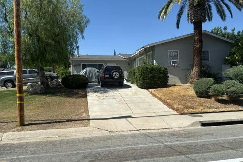 Los Robles Dr, Bakersfield, CA 93306
