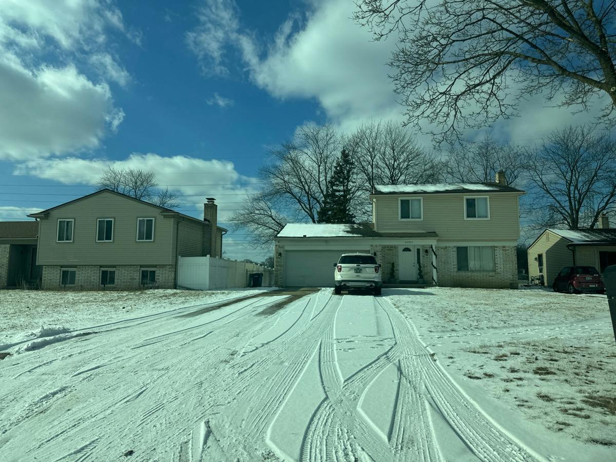 Cambridge Dr, Sterling Heights, MI 48313