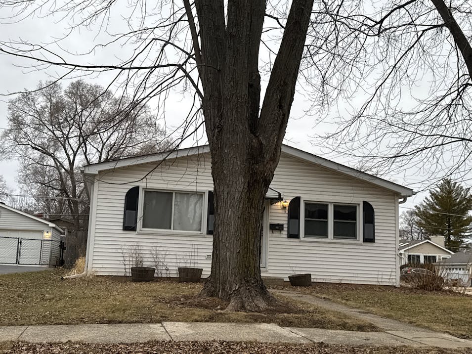 70 N. Idlewild Ave. Mundelein, IL 60060, Lake County