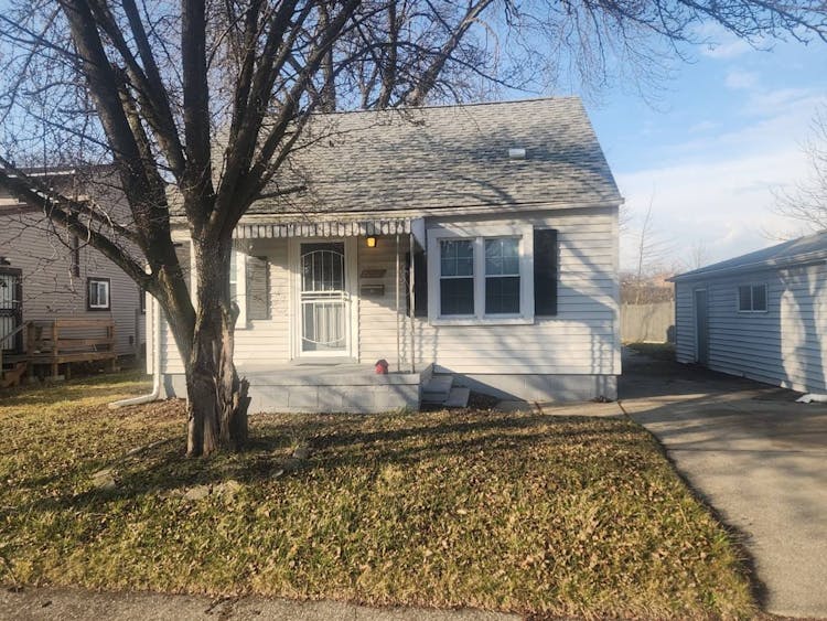 20601 Ridgemont Rd Harper Woods, MI 48225, Wayne County