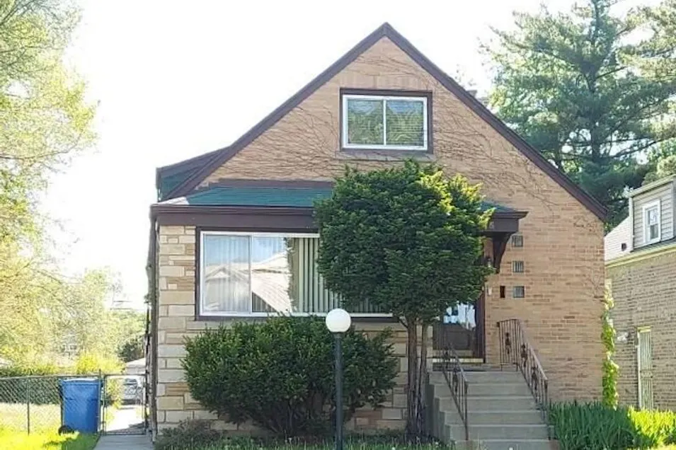 8215 S. Prairie Chicago, IL 60619, Cook County