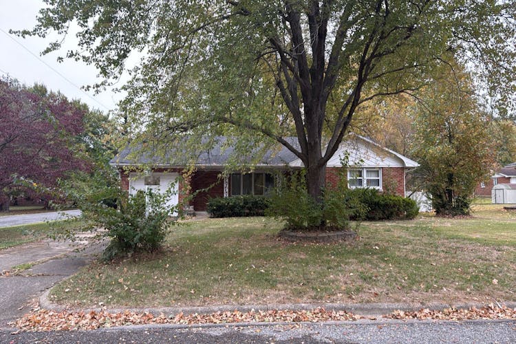 420 South Wood Street Nashville, IL 62263, Washington County