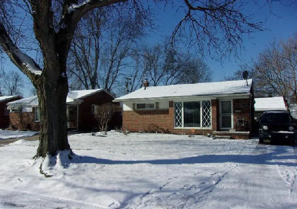 18651 MacArthur Redford, MI 48240, Wayne County