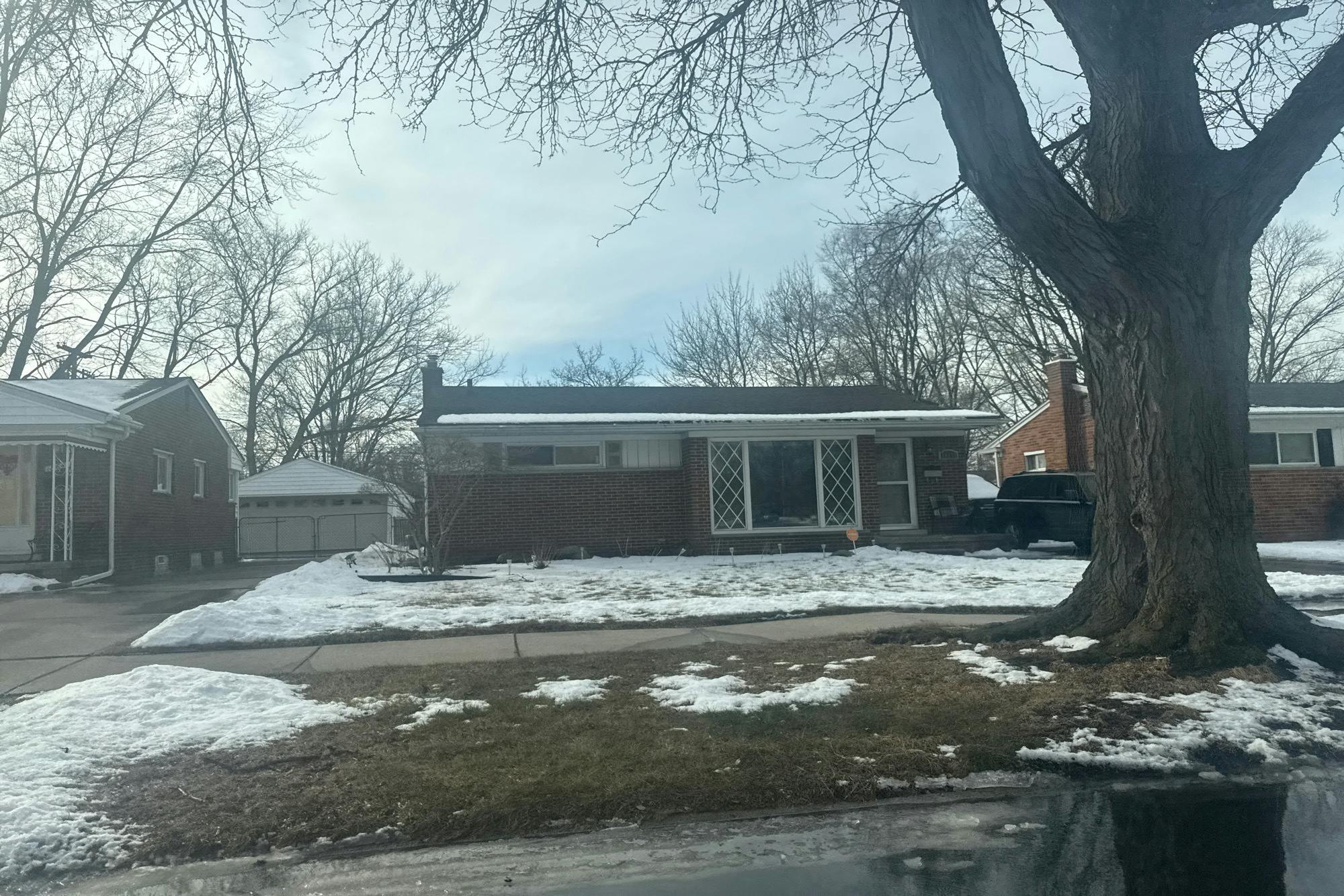 Macarthur , Redford, MI 48240