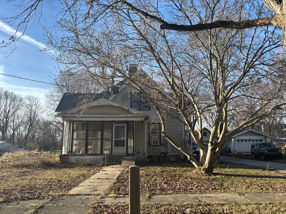 325 NE Third Street De Land, IL 61839, Piatt County
