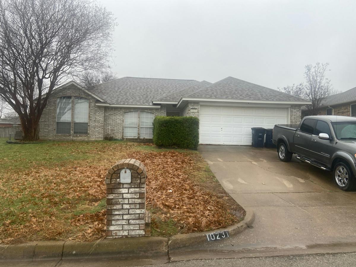 Gray Oak Ln, Fort Worth, TX 76108