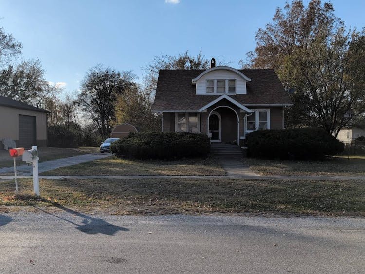 167 North Park St Hoyleton, IL 62803, Washington County