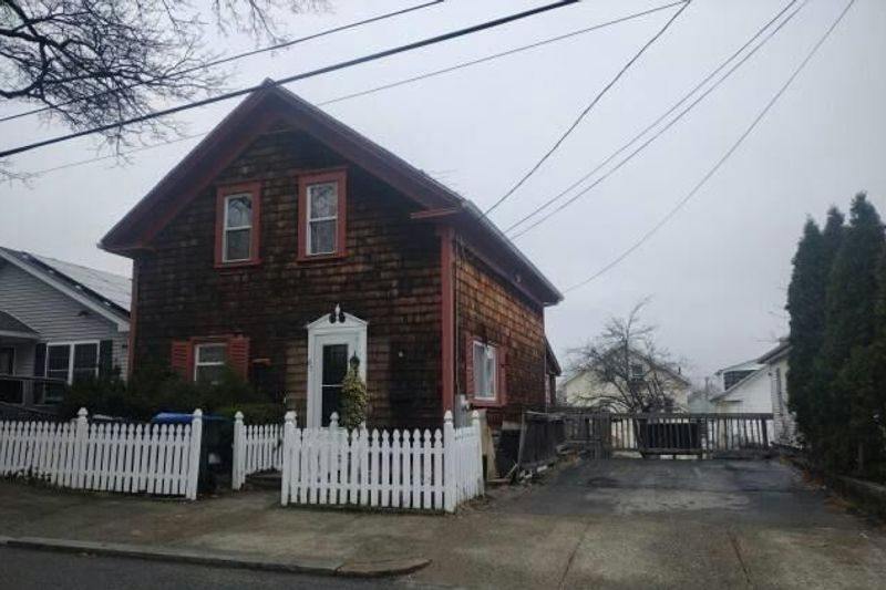 Sunbury St, Providence, RI 02908