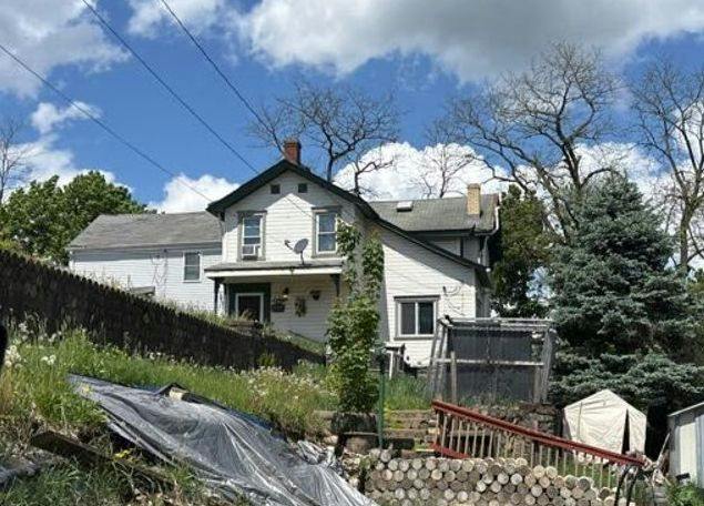 4th Ave, Elizabeth, PA 15037