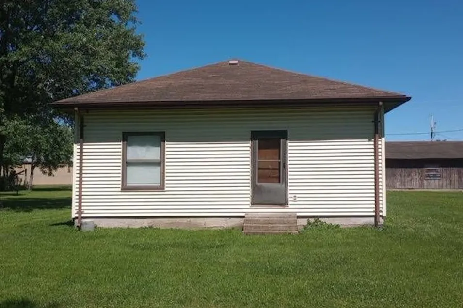 414 South Clay Street Sesser, IL 62884, Franklin County