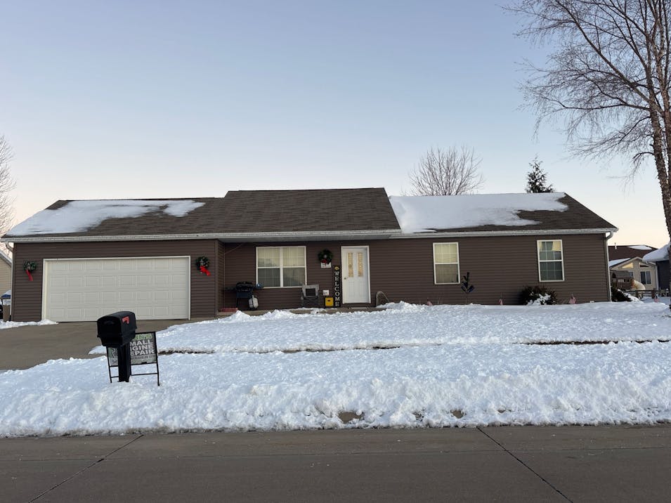 204 Fairview Dr Manchester, IA 52057, Delaware County