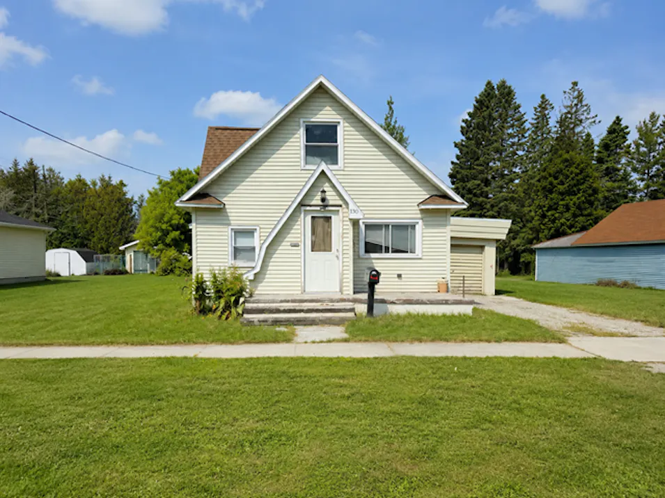 130 S 4th St Manistique, MI 49854, Delta County