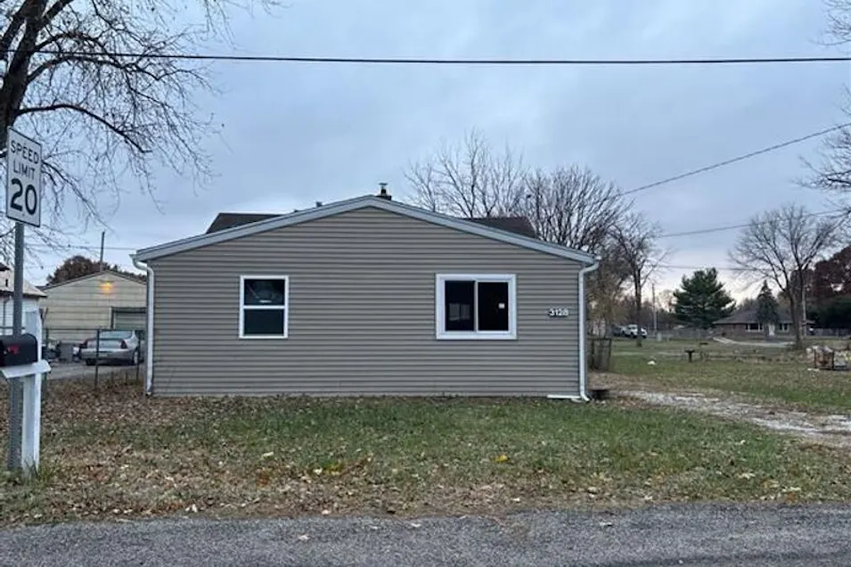 3128 W Humboldt St Peoria, IL 61605, Peoria County