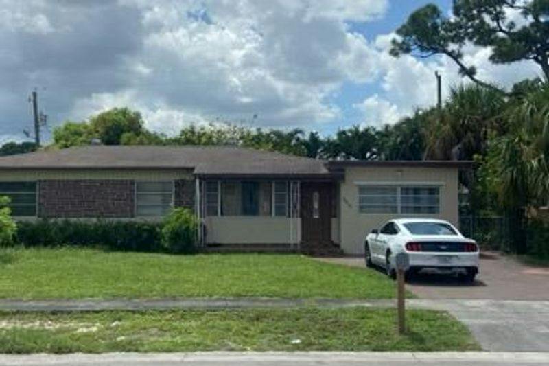 Saint Andrews Dr, Hialeah, FL 33015