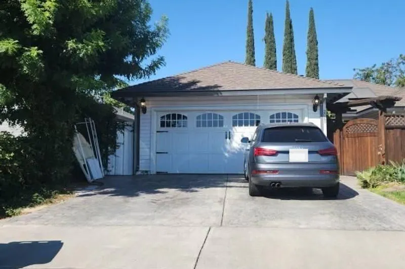 Stanford Ct, Los Banos, CA 93635