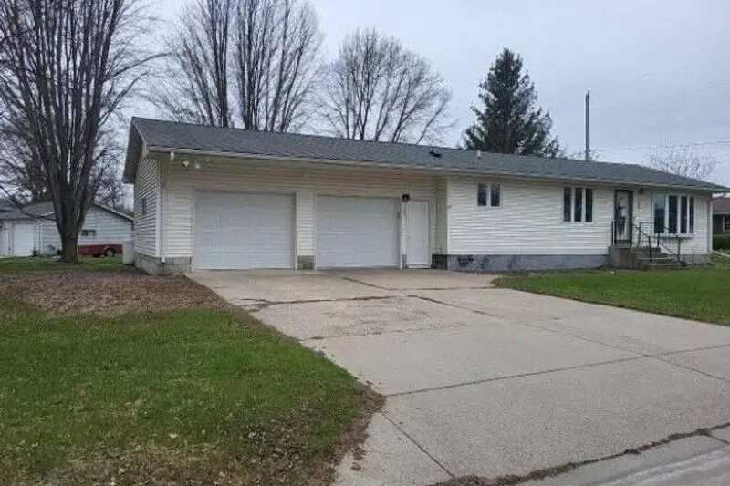 10th St, Granite Falls, MN 56241 #1