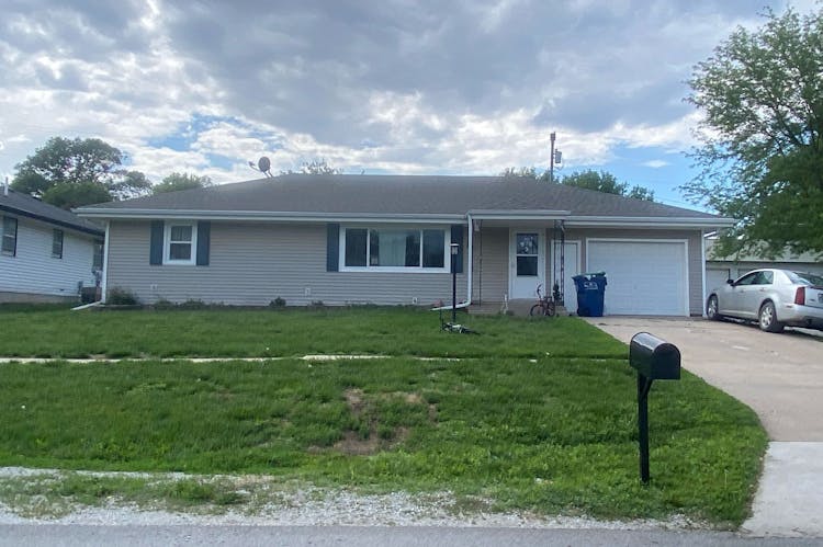 637 8th St Adams, NE 68301, Gage County