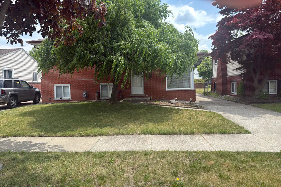 9583 Mueller St Taylor, MI 48180, Wayne County