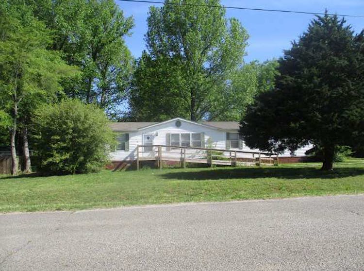 75 Poplar Lane Jackson, TN 38305, Madison County