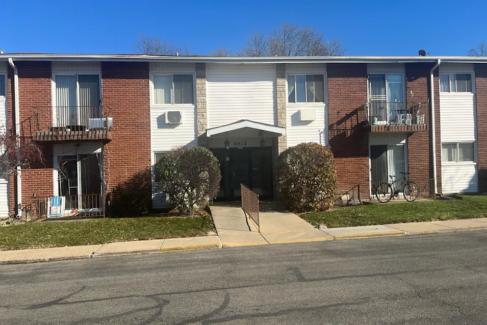 8912 Steven Dr 2b Des Plaines, IL 60016, Cook County