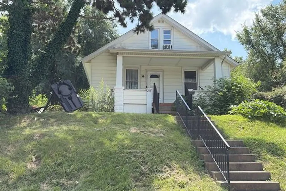 208 S 14th St Belleville, IL 62220, St. Clair County