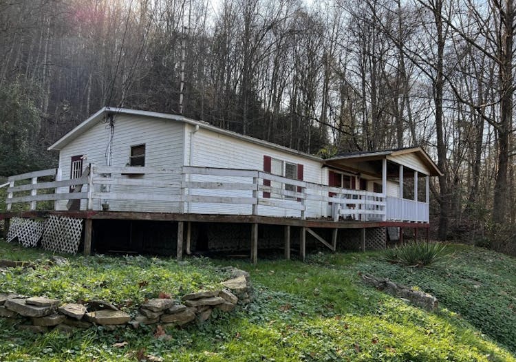 70 Garfield D Robbins Rd Pineville, KY 40977, Bell County