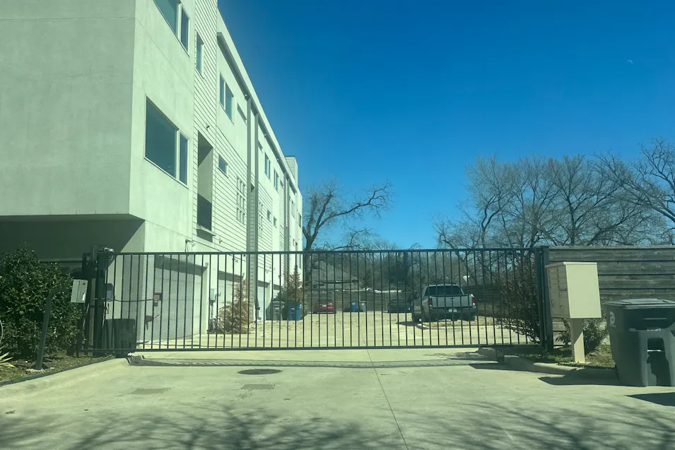 1213 Silver Mill Dr Dallas, TX 75215, Dallas County