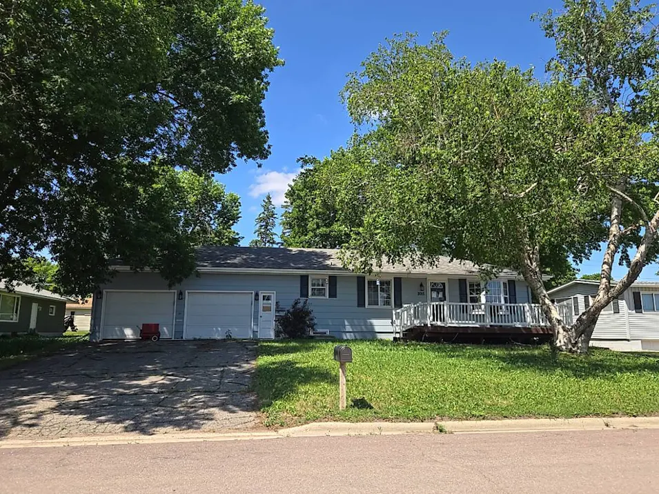 2015 9th St E Glencoe, MN 55336, McLeod County
