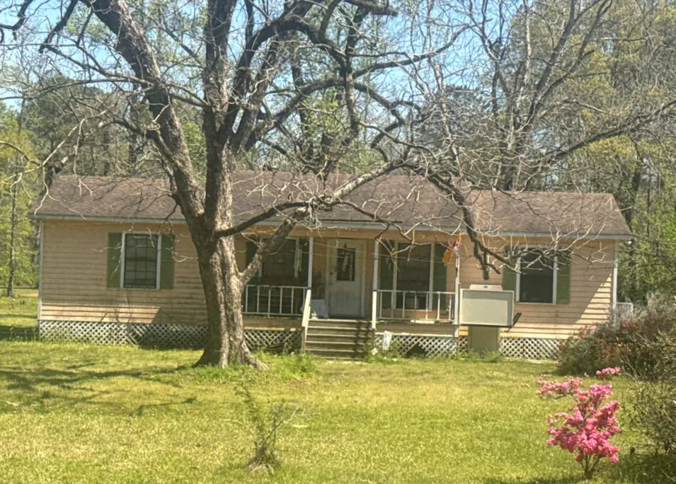 34656 Hwy 43 Independence, LA 70443, Livingston County