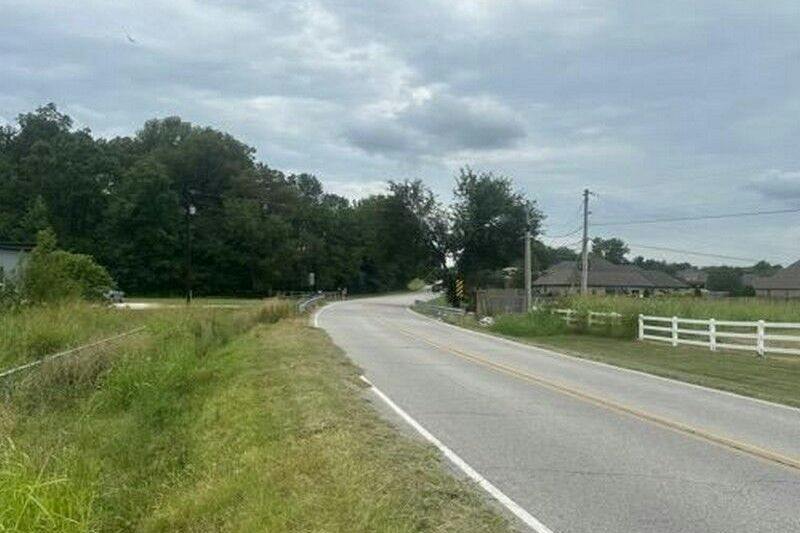 Barrington Rd, Tontitown, AR 72762