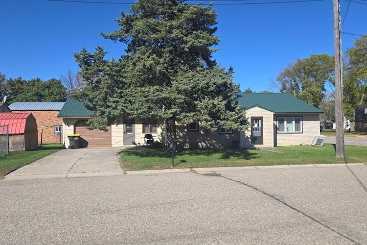 302 Squire Ave Raymond, MN 56282, Kandiyohi County
