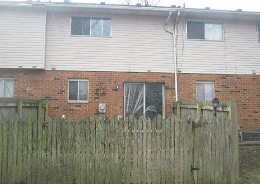 Saint Ives Ln, Richton Park, IL 60471